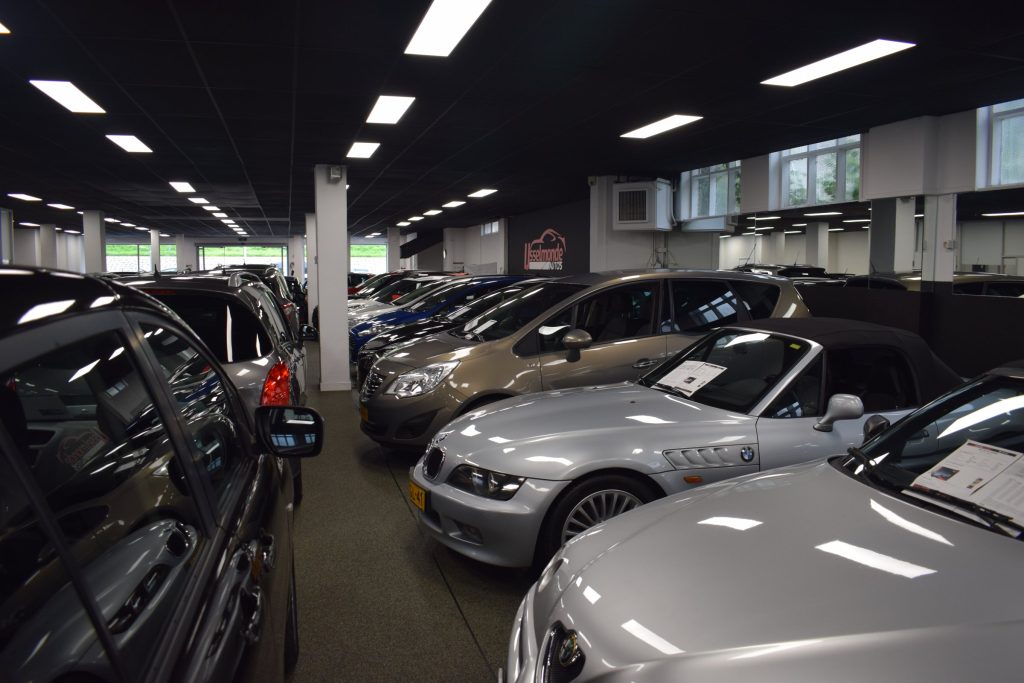 Occasions binnen in de showroom